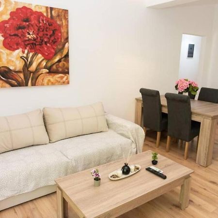 Renovated Spacious Flat 7Min To Subway Station- アテネ エクステリア 写真