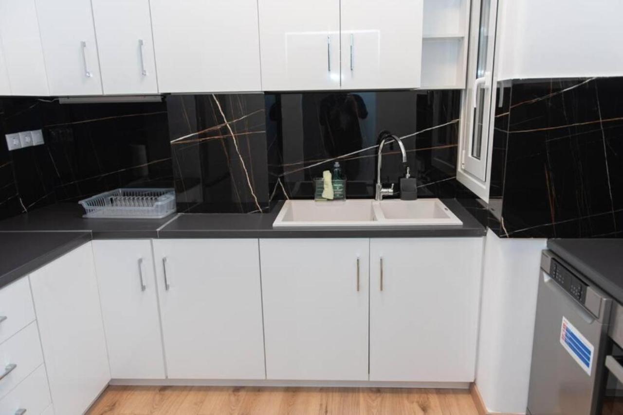 Renovated Spacious Flat 7Min To Subway Station- アテネ エクステリア 写真