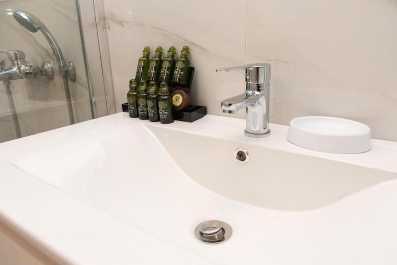 Renovated Spacious Flat 7Min To Subway Station- アテネ エクステリア 写真