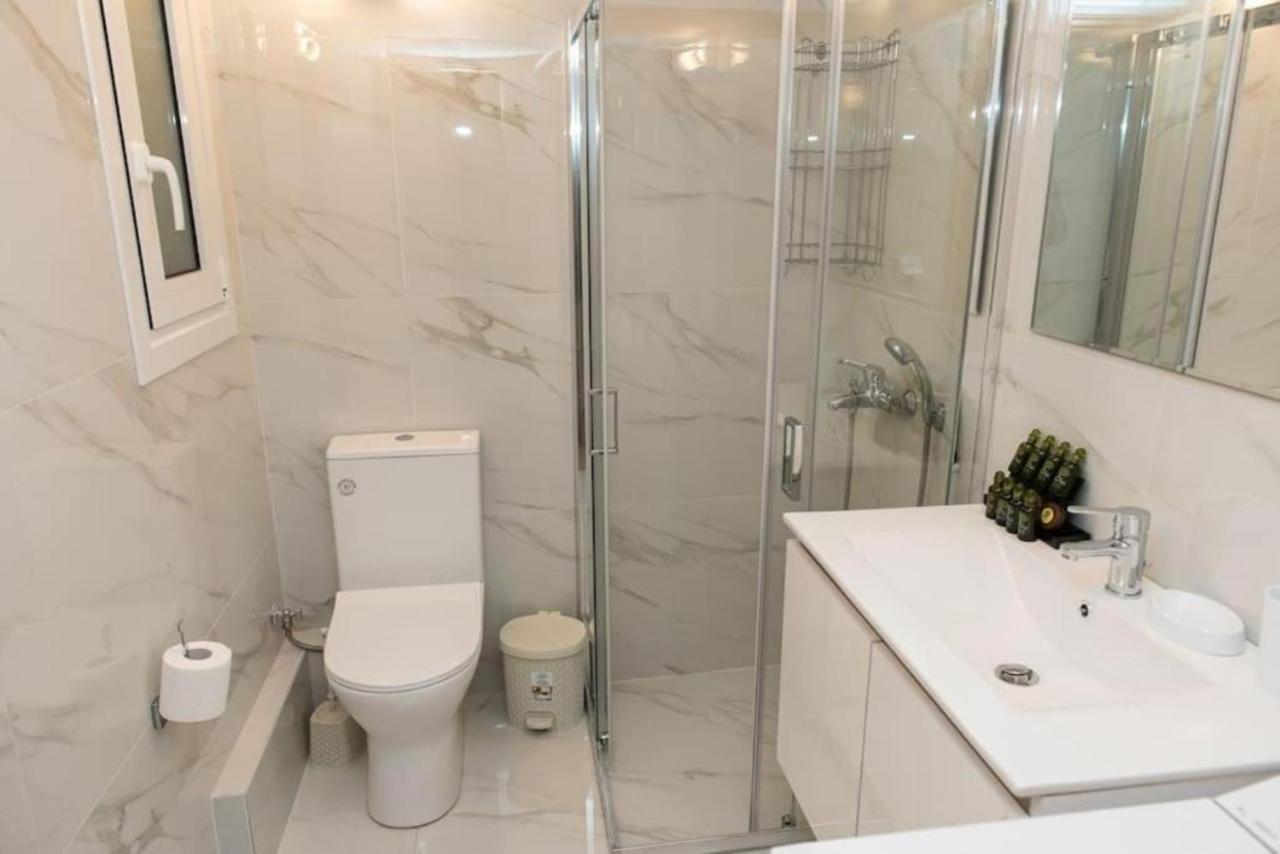 Renovated Spacious Flat 7Min To Subway Station- アテネ エクステリア 写真
